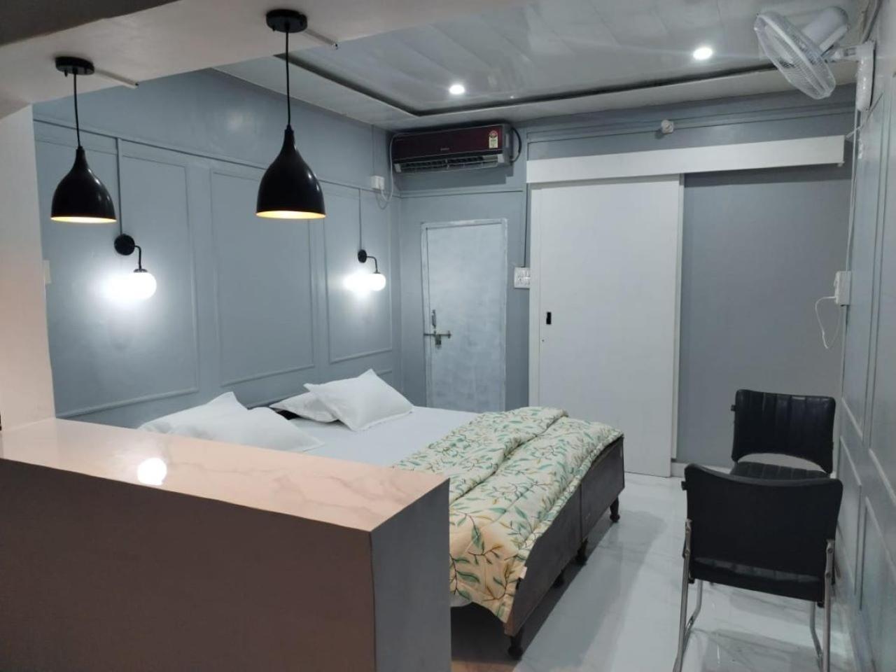 Janki Kunj Varanasi- 3 Room Home ภายนอก รูปภาพ